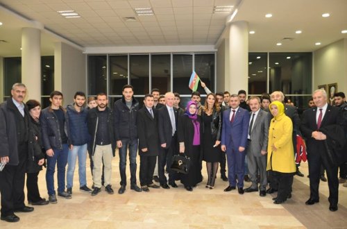 Qənirə Paşayeva Boluda görüşdə