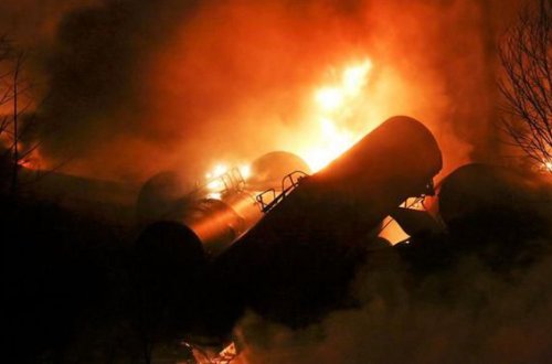 Azərbaycanda neft daşıyan qatarda