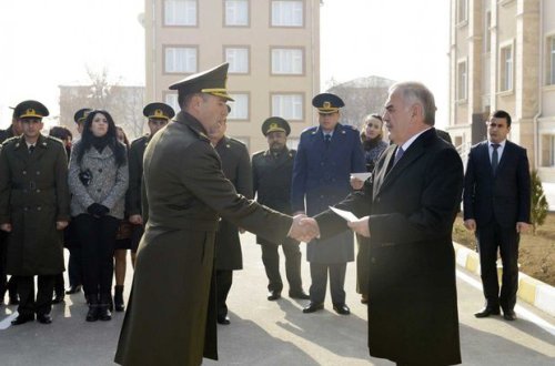 Vasif Talıbov ev və avtomobil verdi