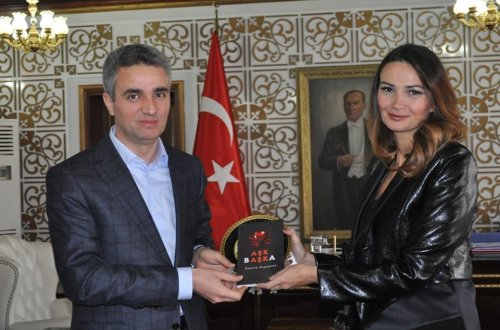 Qənirə Paşayeva Bolu valisi ilə görüşdə Xocalı Soyqırımından danışıb