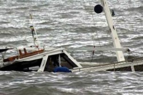 Türkiyə sahillərində qaçqınları daşıyan daha bir gəmi batdı