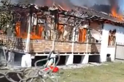 İki ev belə külə döndü: