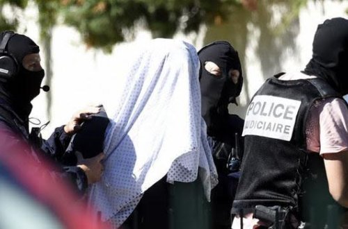 Müdirinin başını kəsdi, sonra intihar etdi