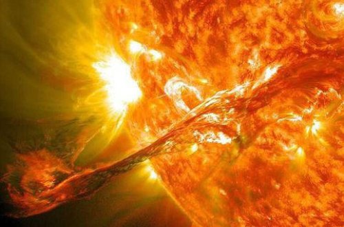 Günəşdə güclü partlayışlar baş verdi