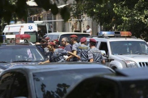 İrəvanda polis vəhşiliyi: 30-dan çox yaralı var
