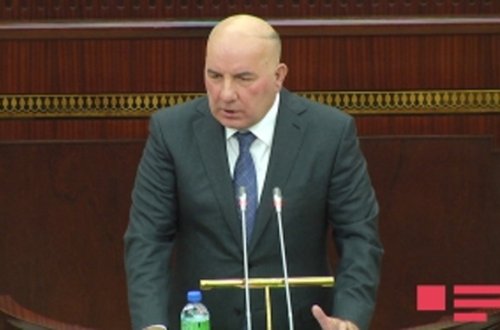 Elman Rüstəmov: “Manatın məzənnəsinin istənilən istiqamətdə üzməsinə imkan verməyəcəyik”