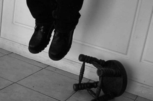 Penitensiar Xidmət: “İlqar Əliyev mələfəni pəncərədəki dəmir barmaqlığa bağlayaraq özünü asıb