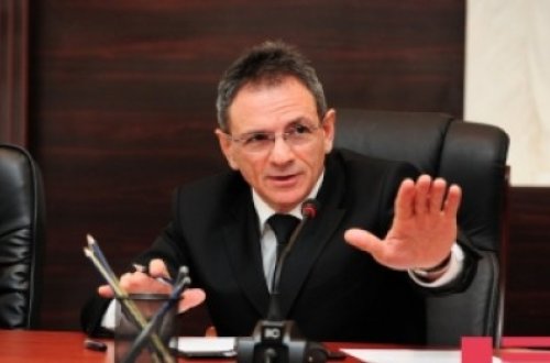 Dövlət Komissiyası işçı axtarır