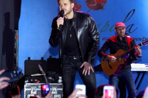 Emin Bakının mərkəzində oxudu