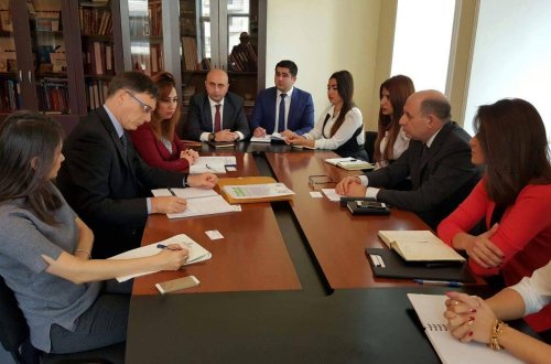 Xaricdə yaşayan azərbaycanlıların miqrasiya problemləri müzakirə olunub