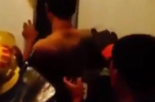 Sevgilisinin əri evə gələndə gizlənmək istədi