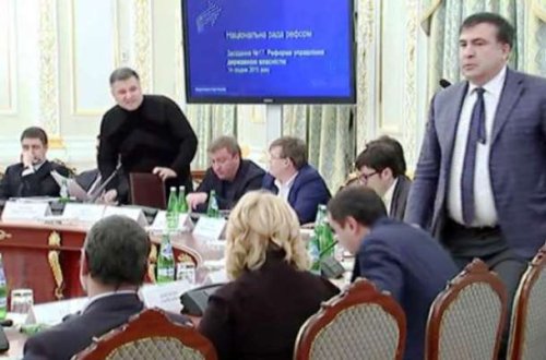 Saakaşvili ilə dalaşan nazir onun müdafiəsinə qalxdı