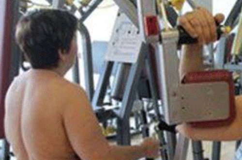 Bu zalda soyunmaq lazımdır