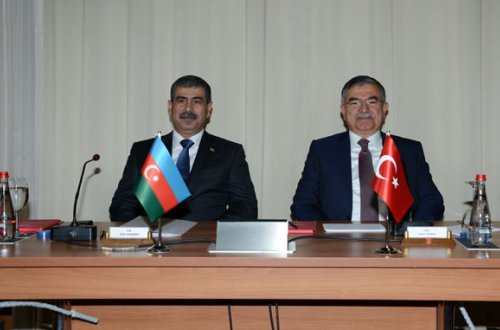 Zakir Həsənov İsmət Yılmazla görüşdü