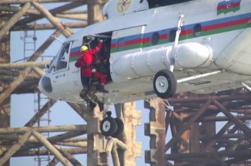 “Şlyupka”ya ilk daxil olan xilasedici