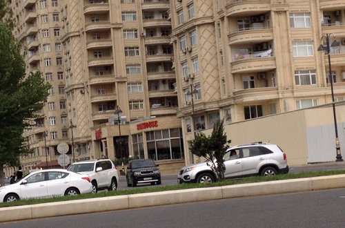 Bakıda mağazalar iflas edir