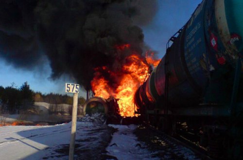 Rusiya Suriyada 1200-dən çox neft sisterni vurub