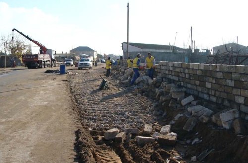 Nardaran qəsəbəsində küçələr yenidən qurulur