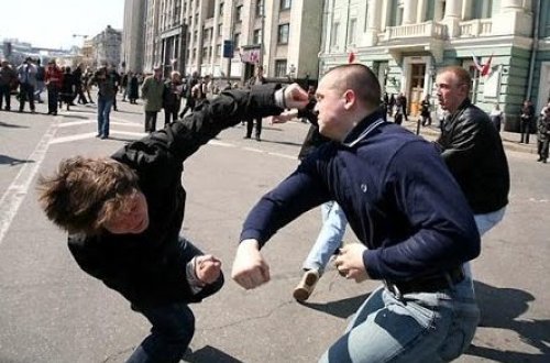 Adamları döyməkdən çəkinin