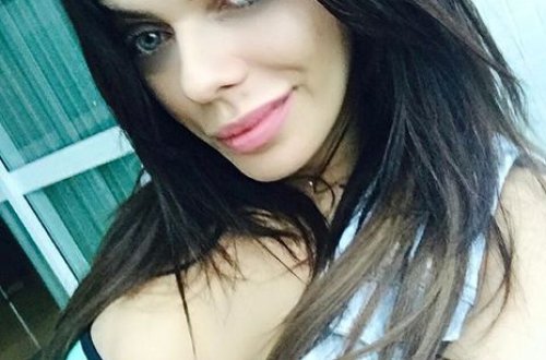 Braziliyalı qadın “San-Paulu”nun qələbəsi şərəfinə soyundu