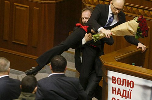 Parlamentdə dava düşdü