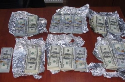 Azərbaycandan külli miqdarda valyuta çıxarmaq istədilər