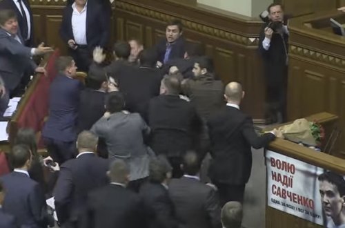 Ukrayna parlamentində əlbəyaxa dava