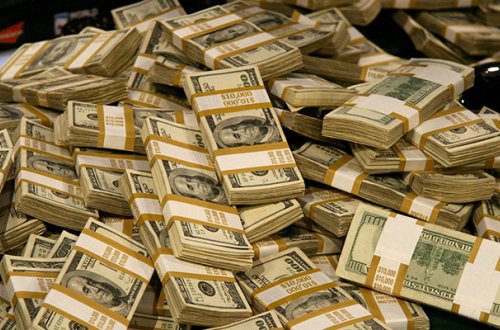 Azərbaycandan 9 milyard pul çıxarılıb