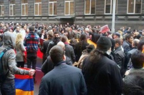 İrəvanda etiraz akisyaları davam edir