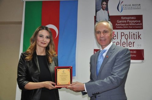 Qənirə Paşayeva Türkiyədə Dağlıq Qarabağ münaqişəsi ilə bağlı mühazirə oxuyub