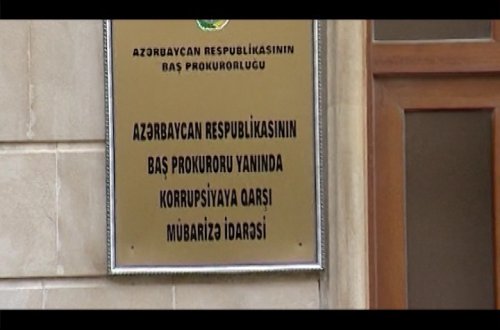 Oliqarxların ailə üzvlərinə pul 