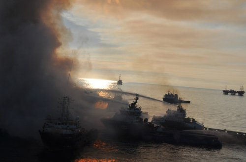 Yanğının söndürülməsinə 5 gəmi cəlb olunub