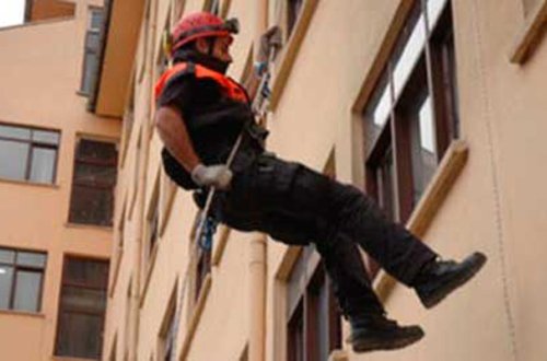 2 azyaşlı uşaq xilas edildi