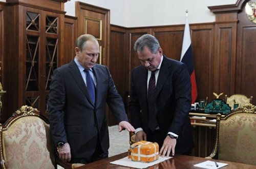 Rusiyanın müdafiə naziri Türkiyənin vurduğu “SU-25” təyyarəsinin “qara qutu”sunu Putinə təqdim edib