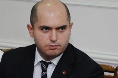 Erməni nazir deputatı hədələdi