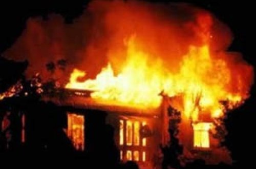 Binəqədidə ev kül oldu