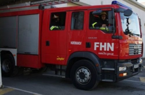 Sumqayıtda yaşayış binasında yanğın olub,