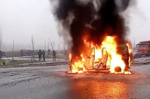 Peterburqda polis maşınına avtomatdan atəş açdılar