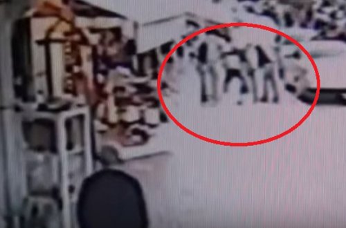 Sevgilisinə əsəbiləşdi, küçənin ortasında cinsiyyət orqanını kəsdi