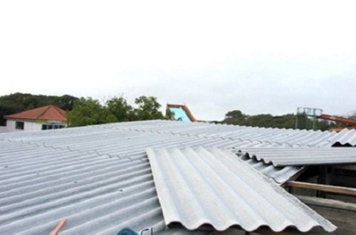 Sabunçuda külək məktəbin damını uçurdu