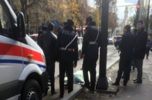 Bakıda polis bölməsinin qarşısında adam öldü