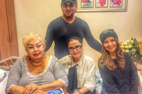 Müğənnilər İlhaməyə xəstəxanada baş çəkib