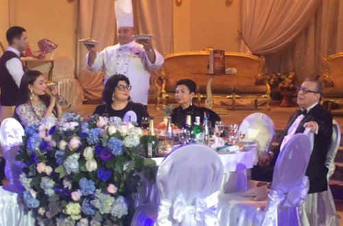 Ad günü tortunu Azərbaycan musiqisi ilə kəsdirdi