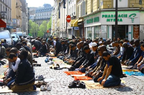 Fransada 3 məscid bağlandı