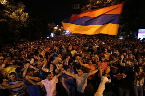 İrəvan yenə qarışdı