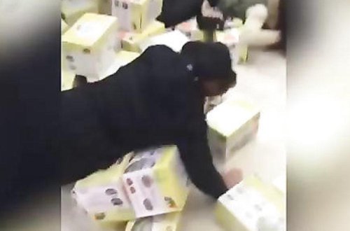 Dükanlara axın etdilər