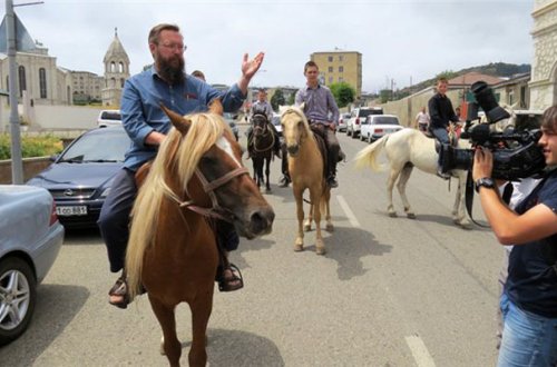 Azərbaycanın şikayət etdiyi milyarder dindirildi
