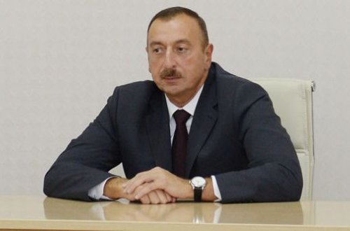 İlham Əliyev “BakuTel-2015” sərgisi ilə tanış olub