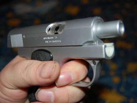 Bakıda tapanca formalı alışqanla evə basqın edildi