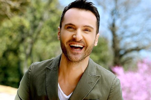 Sinan Özənlə əməkdar artisti nə bağlayır?